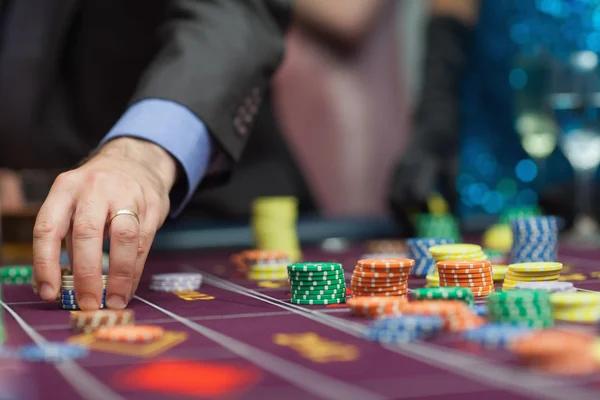 Explore Live Dealer Casino Games through online casinos Singapore for Players